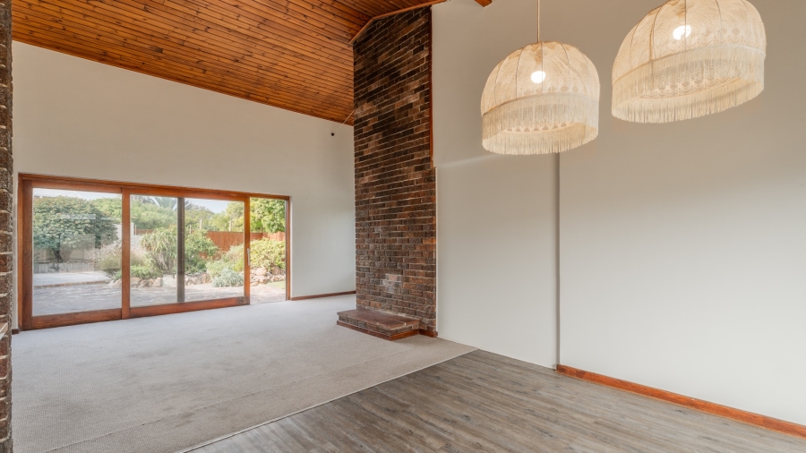 5 Bedroom Property for Sale in Zeekoevlei Western Cape
